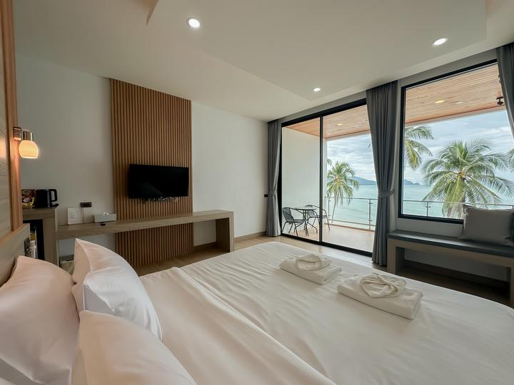 King Room with Sea View — 5