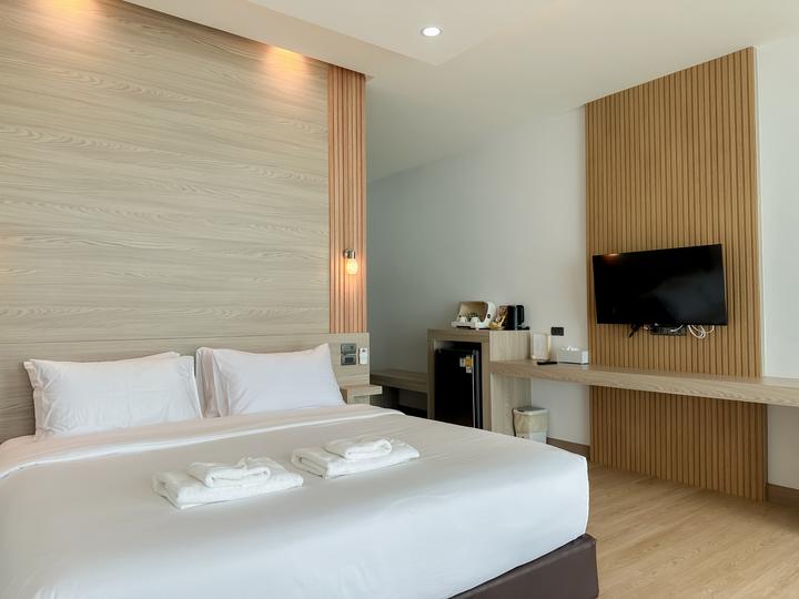King Room with Sea View — 9