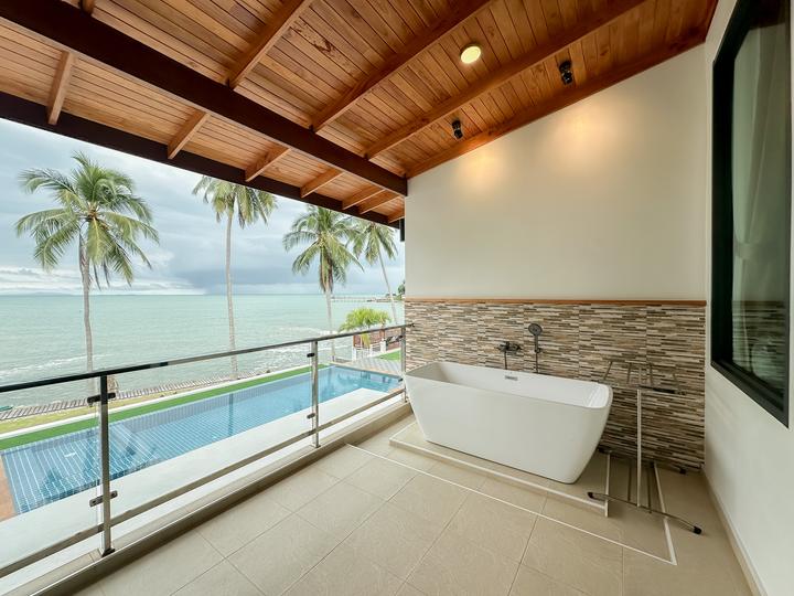 Twin Room with Pool View — 4