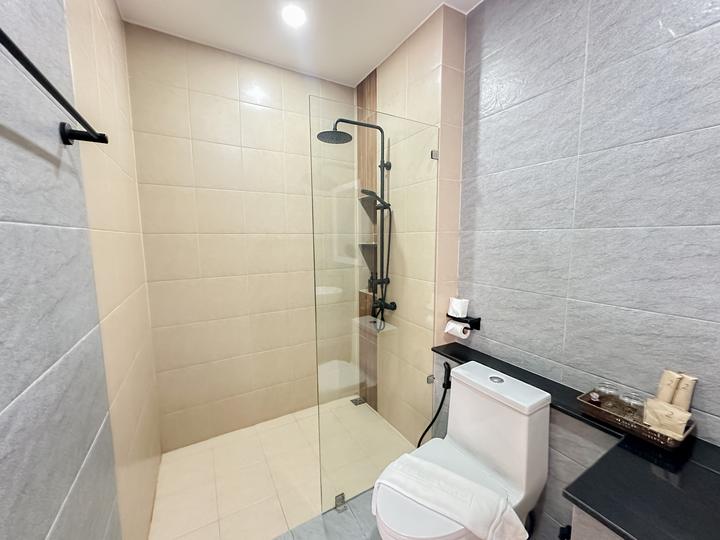 Twin Room with Pool View — 12