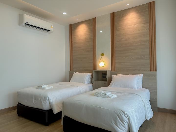 Twin Room with Sea View — 5