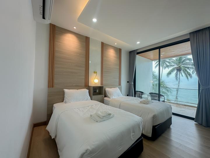 Twin Room with Sea View — 9