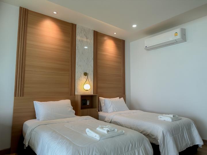 Twin Room with Sea View — 12